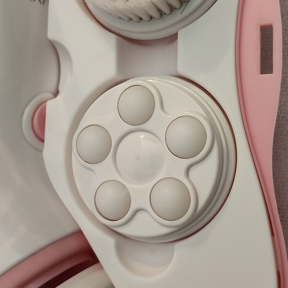 Four Piece Professional Grooming and Facial Cleansing System Set - Picture 5 of 17